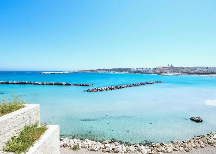 Near The And The Center Of - Eleonora 5 Places