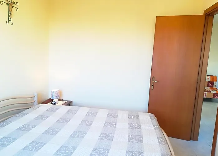 Near The And The Center Of - Eleonora 5 Places Holiday home *